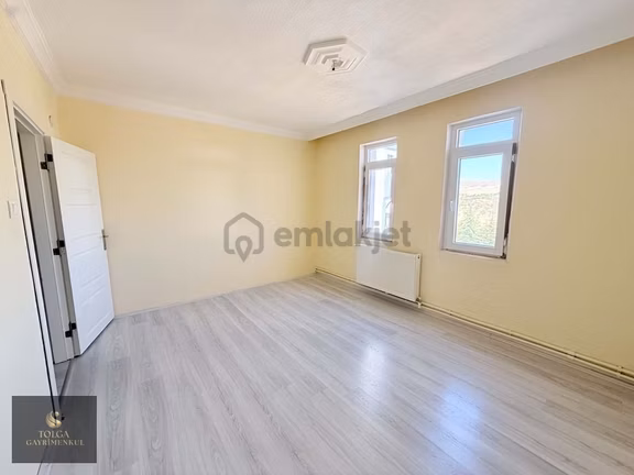 Tolga Gayrimenkul Fertek Yolu Civarı Ferah Evler3+1kiralık Daire 1