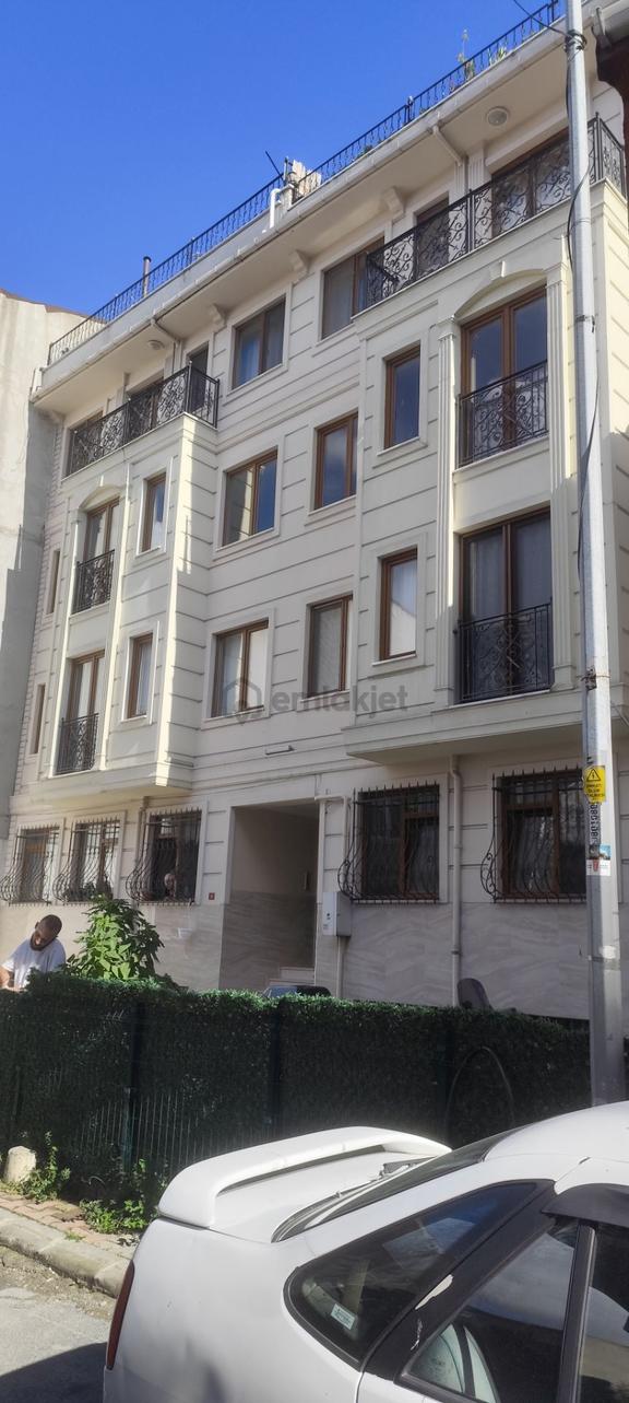 Fatih Kocamustafapaşa Sümbül Yedisehitler De Satılık 5 Yıllık Binadan Arakat. Daire.. 2