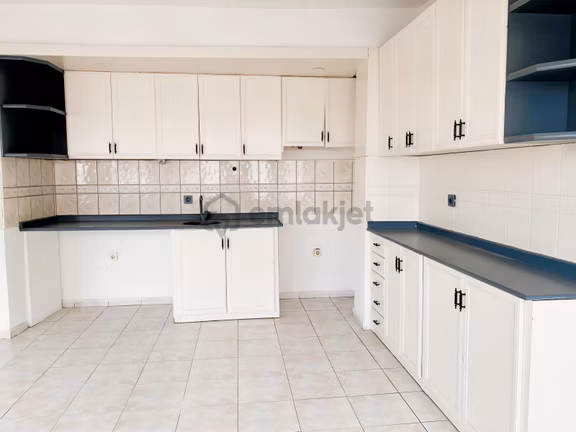 Re Golf'ten Merkez Mahallesi'nde Kiralık Daire 1