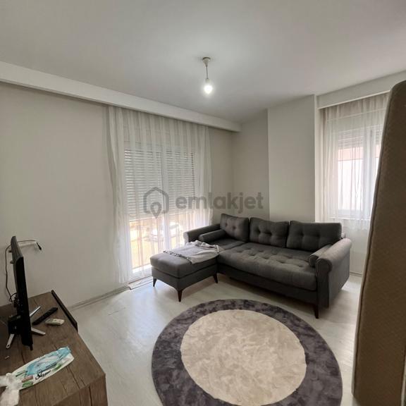 Ahatlıda 1+1 Katta Asansörlü Eşyalı Satılık Daire 1