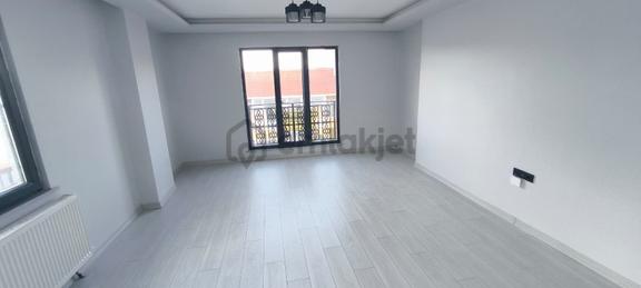 Delux'den 100.yıl'da Geniş Mutfaklı 2+1 Kiralık Daire 2