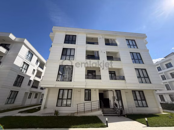 Blue'dan M. Akifte Site İçinde Kiralık 3+1 Ebeveyn Banyolu Daire 1