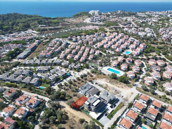 Kuşadası Kadınlar Denizi’nde 387 M² Villa İmarlı Satılık Arsa 1