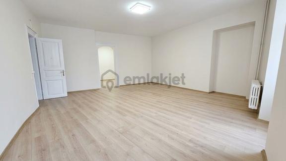 İstiklal Caddesine Cepheli Yeni Tadilatlı Kiralık Ofis 2