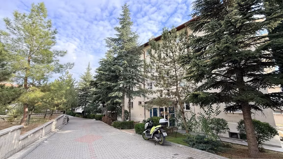 Kardelen Mah. Metroya Yürüme Mesafesinde Kiralık 3+1 Daire 1