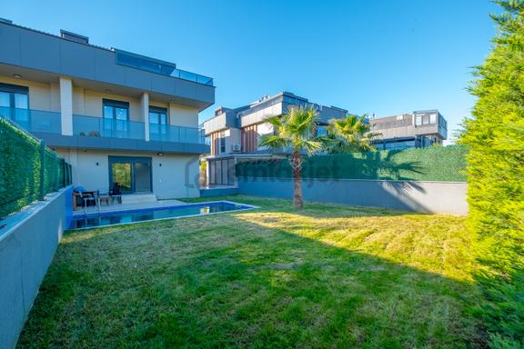 Gürpınar'da Sıfır Lüks 6+1 Müstakil Havuzlu & Asansörlü Villa 1