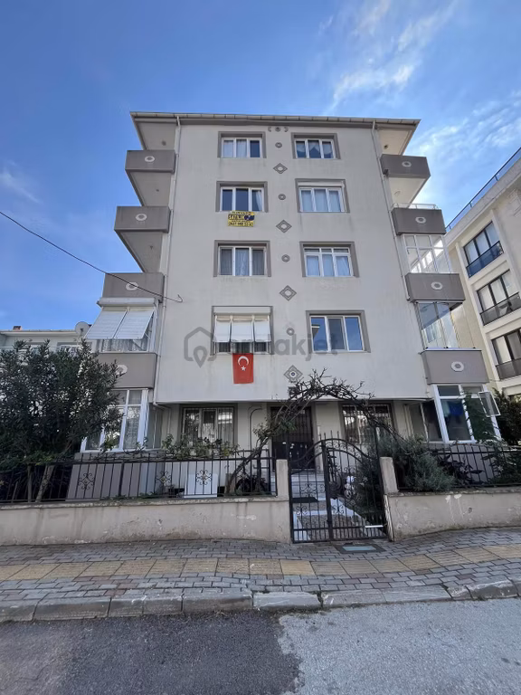Çiftlikköy'de Sahile İki Sokak Mesafede 2+1 2