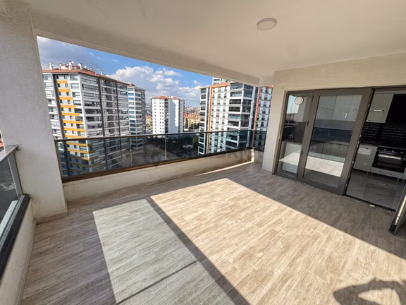 Lider Emlak'tan Güneşevlerde 4+1 Kiralık Yapılı Site Dairesi 1