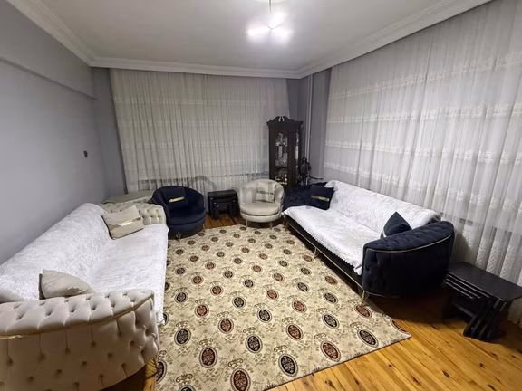 Net Emlaktan Harika Konumda Cadde Üzeri Ful Yapılı Satılık Daire 2