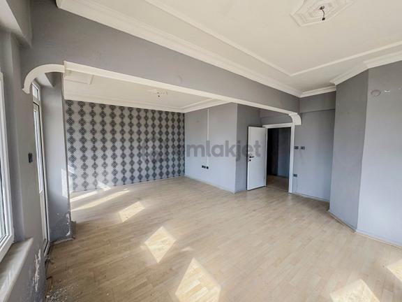 Alanya Güllerpınarı Mahallesinde Satılık 2+1 Ayrı Mutfak Daire 1