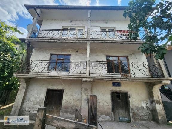 Karabük Fevzi Çakmak Mahallesinde Üç Katlı Satılık Müstakil Ev 1