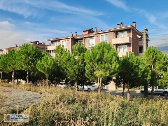 Karabük 100.yıl Mahallesinde Satılık Merkezi Konumda 1+1 Daire 1