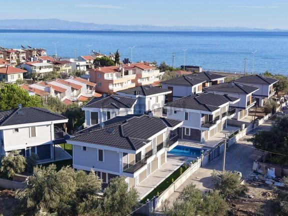 Avcı'dan Denize 50mt Tam Müstakil Havuzlu Lüks Villa 1