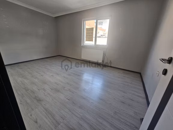 Arakat Ana Caddeye Yakın 3+1 Kiralık Daire 1