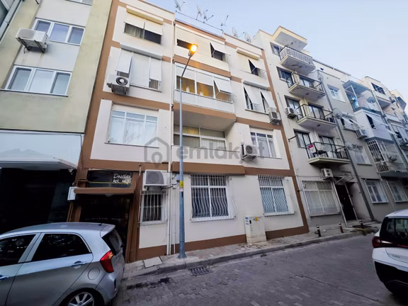 Karşıyaka Tuna'da Tadilatlı 1. Kat 3+1 Daire 1