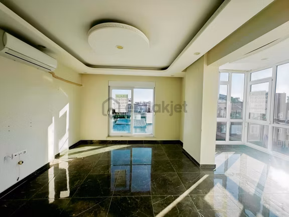 Hilal Gayrimenkul'den Güneşte Cadde Dibi Tertemiz Kiralık *2+1* 2