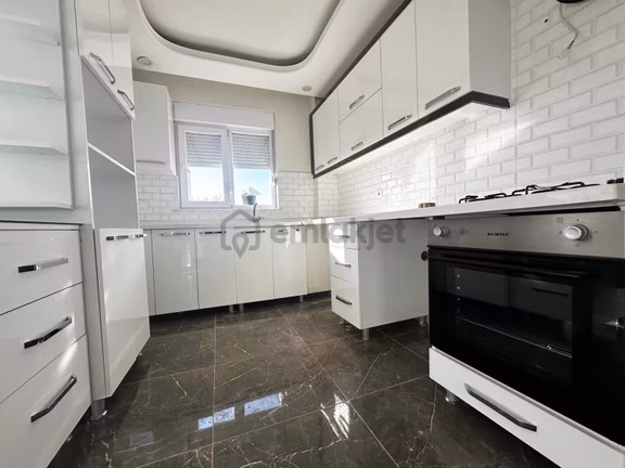 Hilal Gayrimenkul'den Güneşte Cadde Dibi Tertemiz Kiralık *2+1* 1