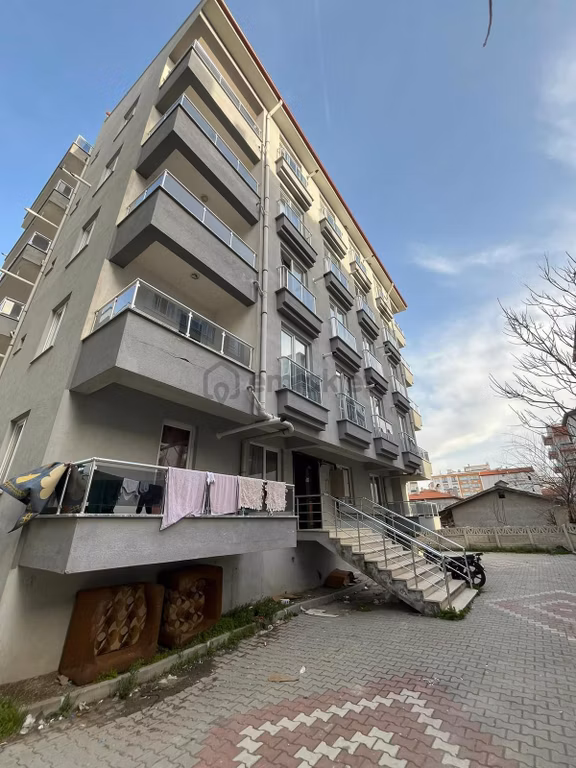 Erenler Mah. Veterinerlik Bölgesi 2+0 Balkonlu Kiralık Daire 1