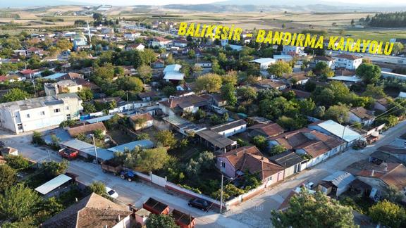 Sevinç'ten Doğalgaz-elk-su Kapıda 3 Kat İmar Köy İçi 545 M² Arsa 2