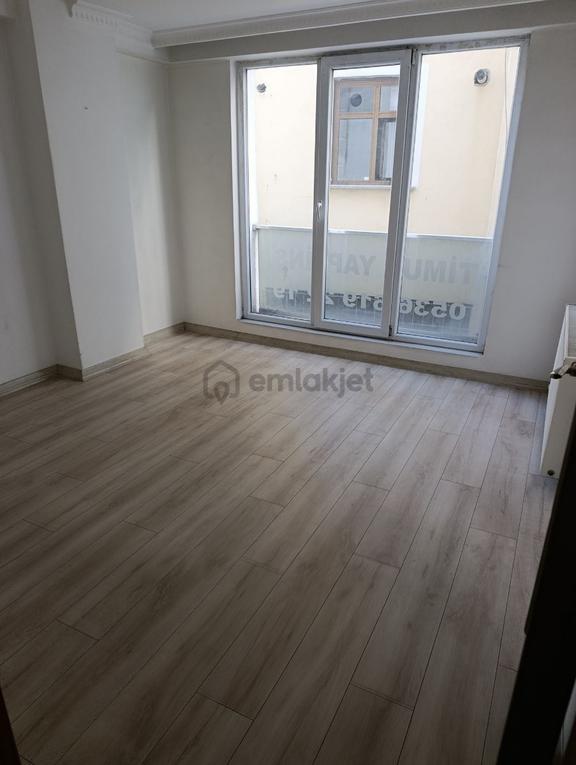 Maslak Çeşme Caddesi Üzerinde Kiralık Daire Balkonlu Arakat 1