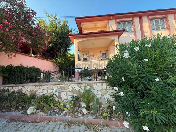 Geniş Balkonlu Kaloriferli,garajlı,eşyalı 3+1 Villa 2
