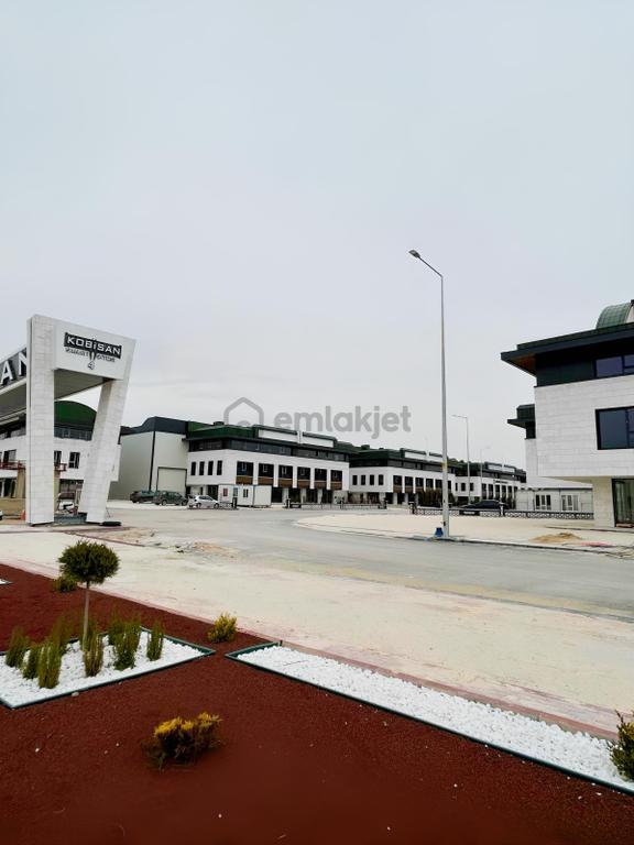 Cengizler'den Kobisan 4'te 245 M2 Kiralık Ofis 2