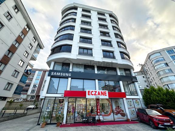 Atakent'de Bulvara Cephe Kiralık 3+1 Giyinme Odalı Lüks Daire 1