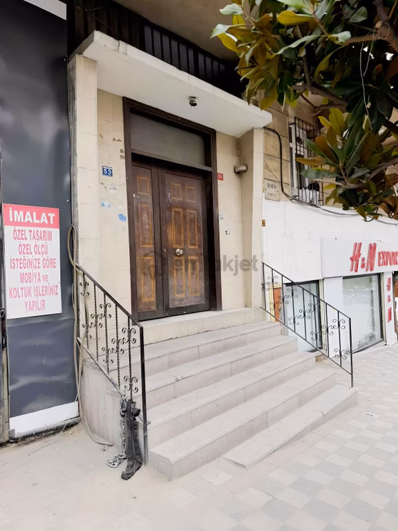 Sanayi Mahallesi Tekstil Merkezinde En İşlek Caddede 3+1 80m² 2