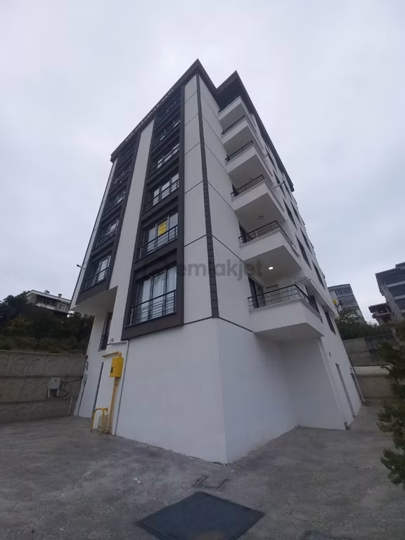 Segup'tan Aziz Işık Bulvarina 50m. Ķıracılı Satılık 1+1 (6) 1