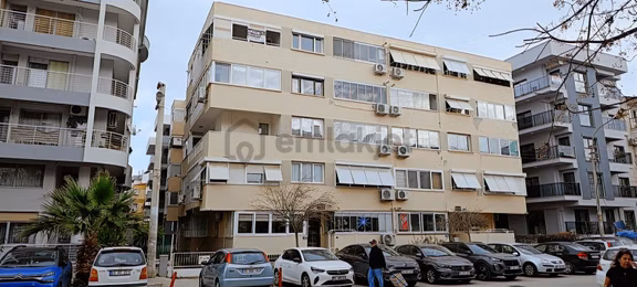 Karşıyaka Rüşdü Şardağ Caddesinde Kiralık 3+1 Daire 1