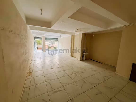 Remax Areadan Üçevlerde Yola Cephe Kiralık Dükkan 2