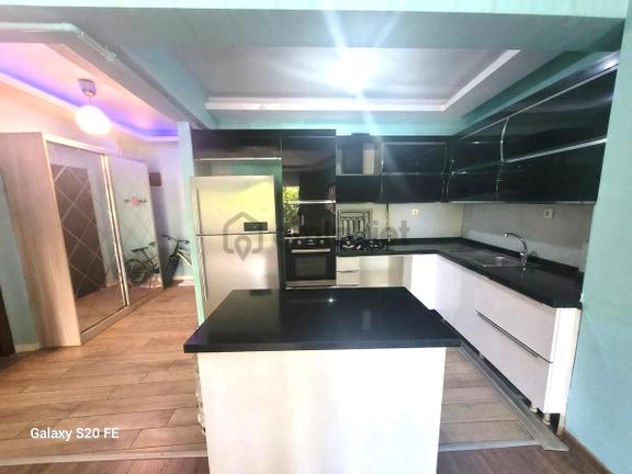 Karşıyaka Donanmacı 'da Sahile Yakın Otoparklı 3+1 Kiralık Daire 1