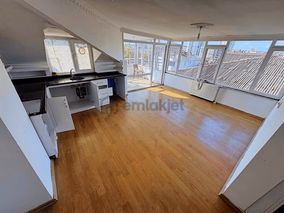 Sancaktepe Sarıgazi Atatürk Mah Bayana Kiralık 1+1 Çatı Katı 1