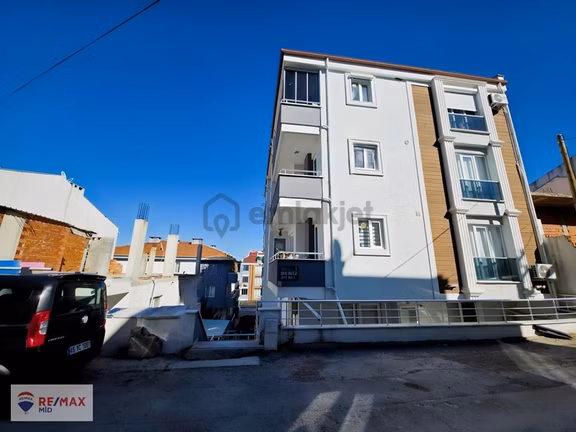 Re/max Mid Balıkesir Karesi 2. Sakarya Kiralık 2+1 Daire 1