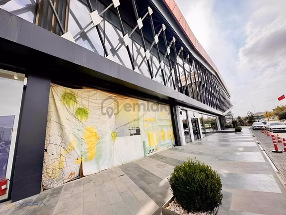 İconova Cadde Üzeri Satılık & Kiralık Dükkan 2