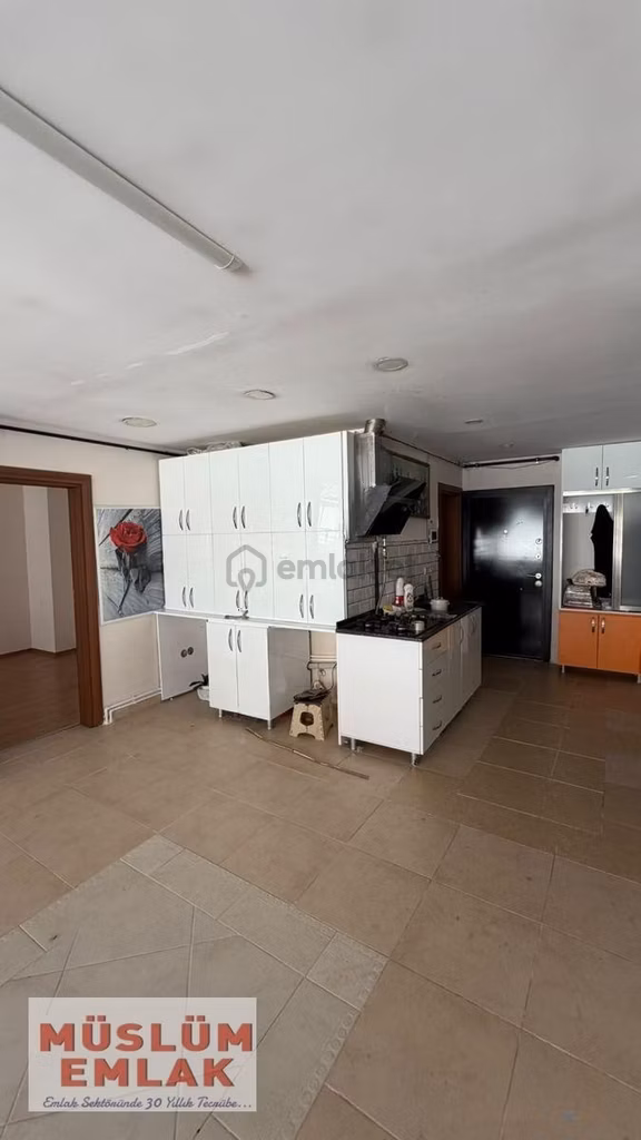 Avcılar Merkezde Teraslı 120 M² Kiralık Daire | Otoparklı & Asansörlü Site İçi 2