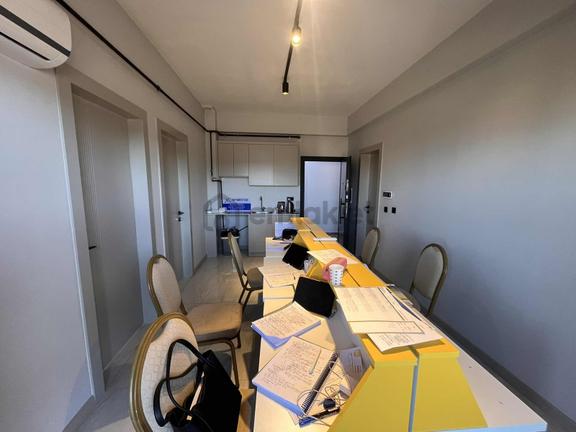 Tank Meydanında Park Cepheli 2+1 Balkonlu Ofis Kullanımına Uygun 1