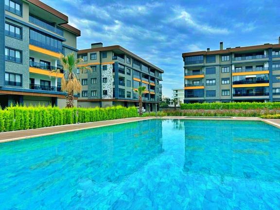Uytundan Örende Havuzlu Ultralüks Sitede Arakat Satılık 2+1 1