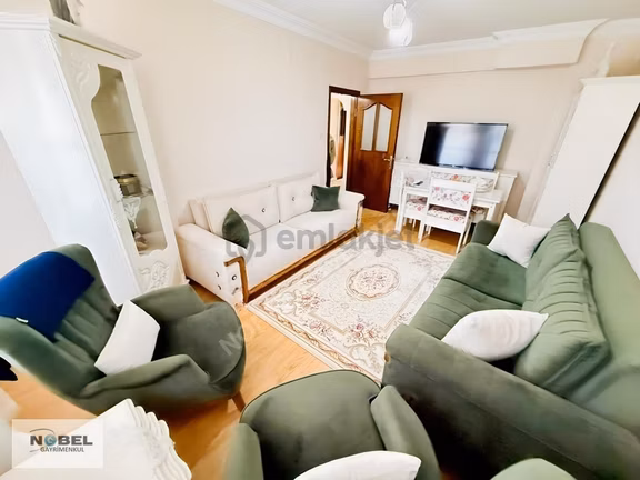 Üsküdar Ahmediye'de Cadde Üzerinde Kiralık Ara Kat 3+1 Balkonlu 1