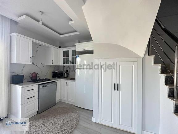 Yenifoçada Denize Yakın Havuzlu Kiralık Villa 2