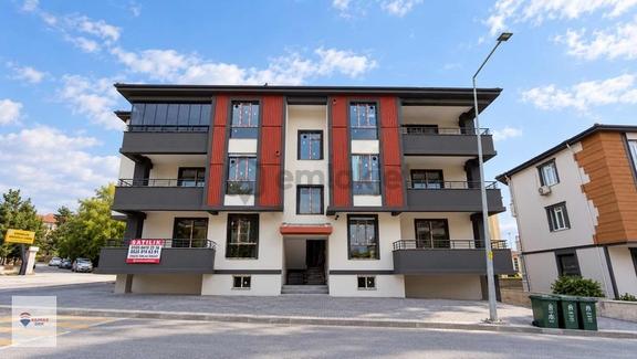 Remax Dem'den Cumhuriyet Mahallesi Kiralık 3+1 Ara Kat Daireler 1