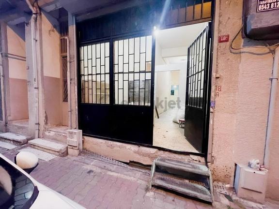 Bayrampaşa Orta Mah. 235 M² Kiralık İş Yeri / Depo ! 1