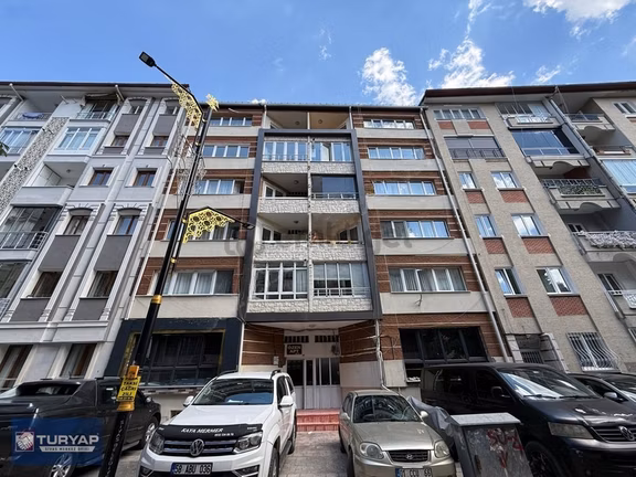 Turyap Sivas'tan Savona Otel Karşısı 3+1 Satılık Arakat Daire 2