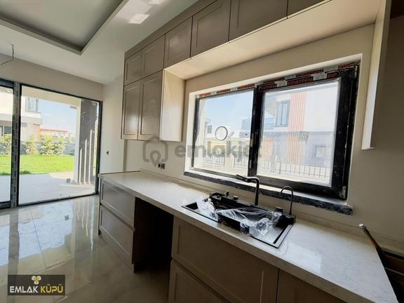 Bağlıca Mahallesi Satılık 5+1 Site İçinde Geniş Bahçeli Villa 2