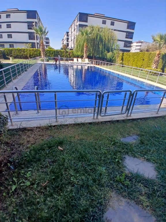 İzmir Torbalı Torbalı Mahallesinde Havuzlu Sitede 3+1 Daire Satılık 1