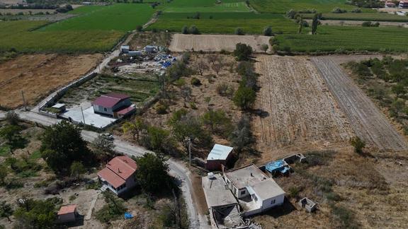 Emin Emlak Bor Bağdüz Satılık 4.6 Dönüm Kerpiç Ev Elma Bahçesi 2