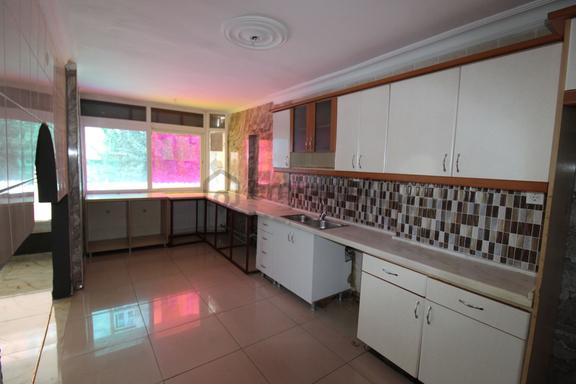 Mersin Merkez Kushimoto Sokak Civarı Merkezi Konumda 3+1 Ofis 1