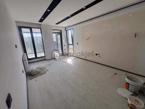 Arkadaş Emlaktan İpek Taksi Müjgan Şah Civarında 3+1 Satılık Sıfır Daire 1