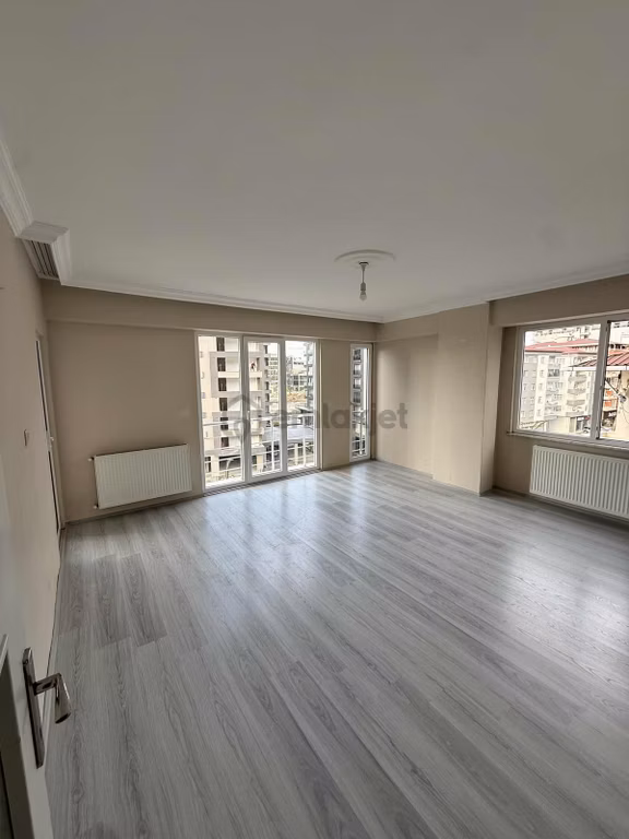 Elegant'tan Yol Üzeri Deniz Manzaralı 3+1 Daire 1