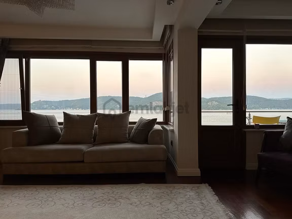 Sarıyer Sahilde Lebi Derya Manzaralı Satılık 2+1 Yol Yalı Dairesi 1